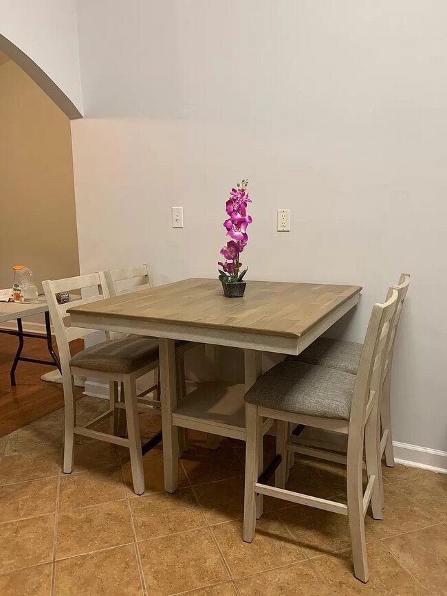 Room in Single Family Home on Tom Hunter Rd