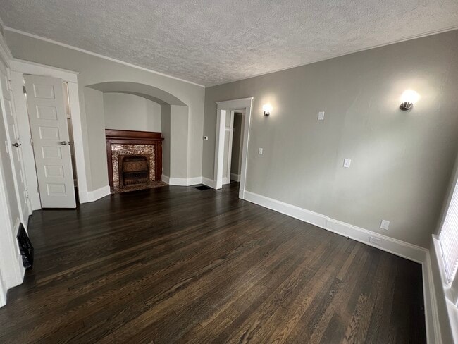 Photo - 607 Fulton St E