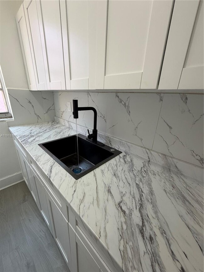 Photo - 1560 SW 5th St Unit 10