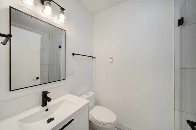 Photo - 1137 N Francisco Ave Unit 2