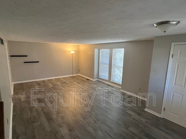 Photo - 816 Woodlyn Dr S