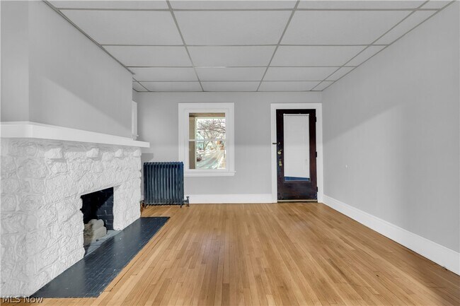 Photo - 4102 Brooklyn Ave Unidad 4104/Left