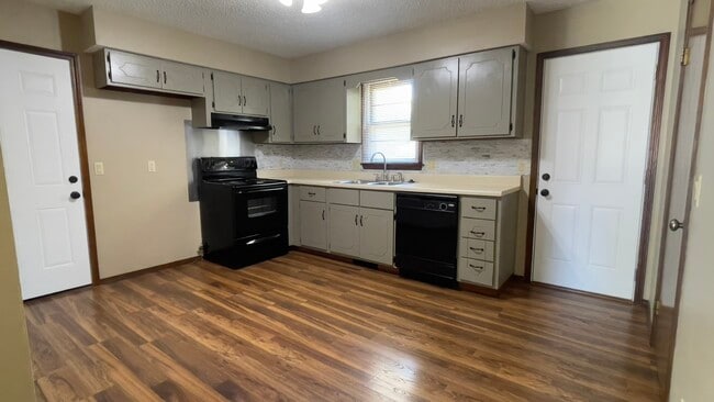 Photo - 3053 W Roxbury St Unit 3053