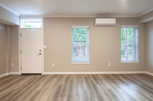 Photo - 1010 Duke St