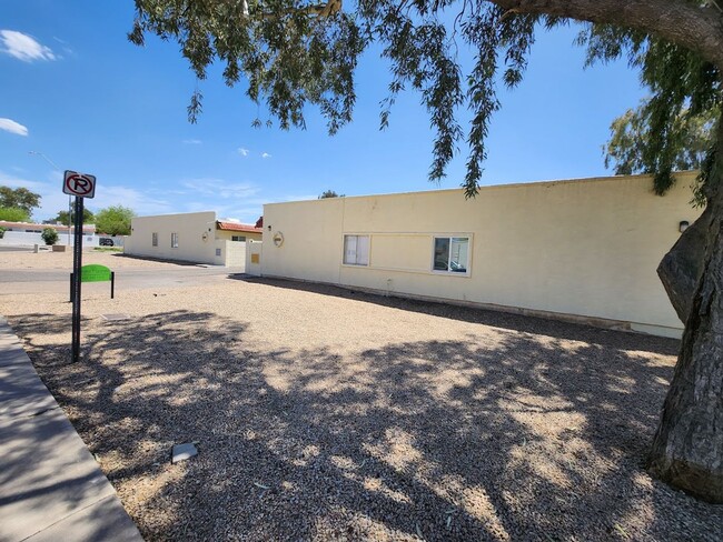 2725 E Tierra Buena Ln Unidad 04