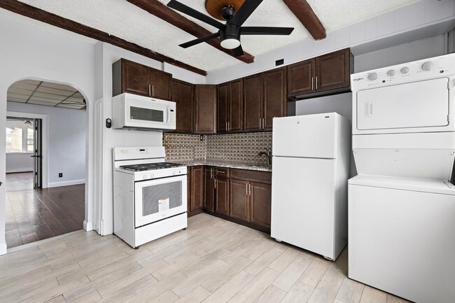 Building Photo - 28 E 49th St