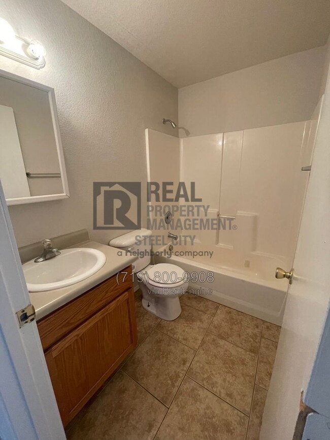 Photo - 1715 Oakshire Ln Unit A