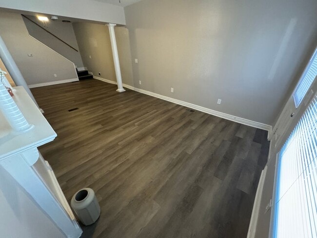 Photo - 311-313 E. 5th Ave Unidad 311E5