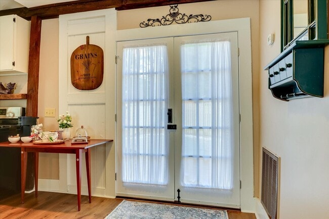 Photo - 241 Laurens St SW Unidad Apt C