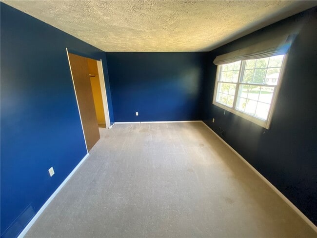 Building Photo - 77 Cascade Rd