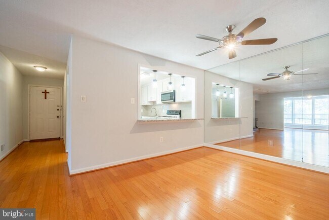 Photo - 10076 Oakton Terrace Rd Unit 10076