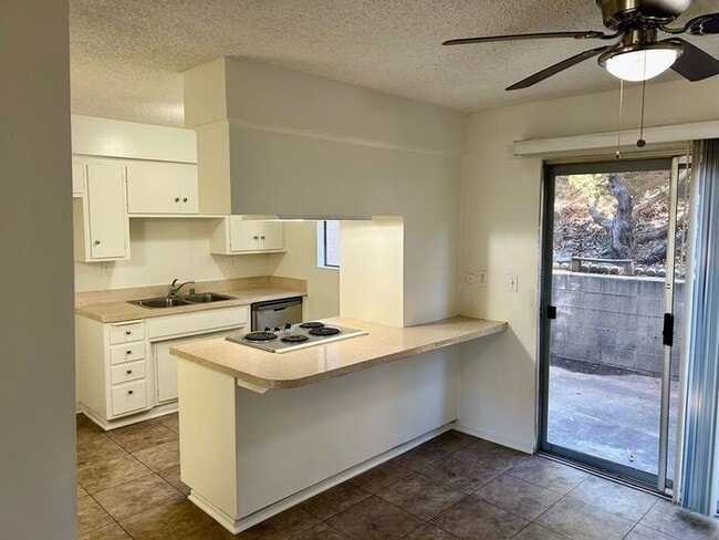 REALLY NICE 2BD & 1.5BA TOWNHOME IN FULLERTON