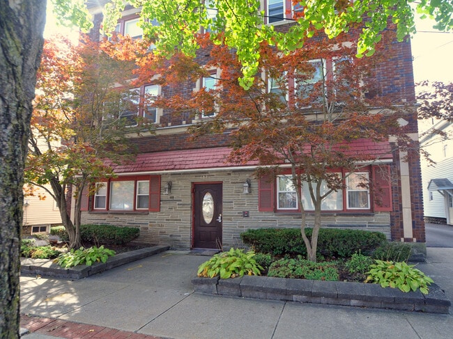 Building Photo - 137 Mohawk Ave Rental
