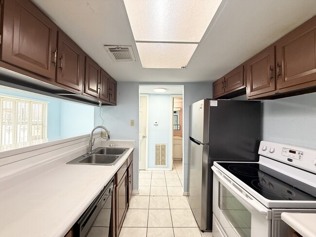 Photo - 8438 Leawood Blvd Unit 1