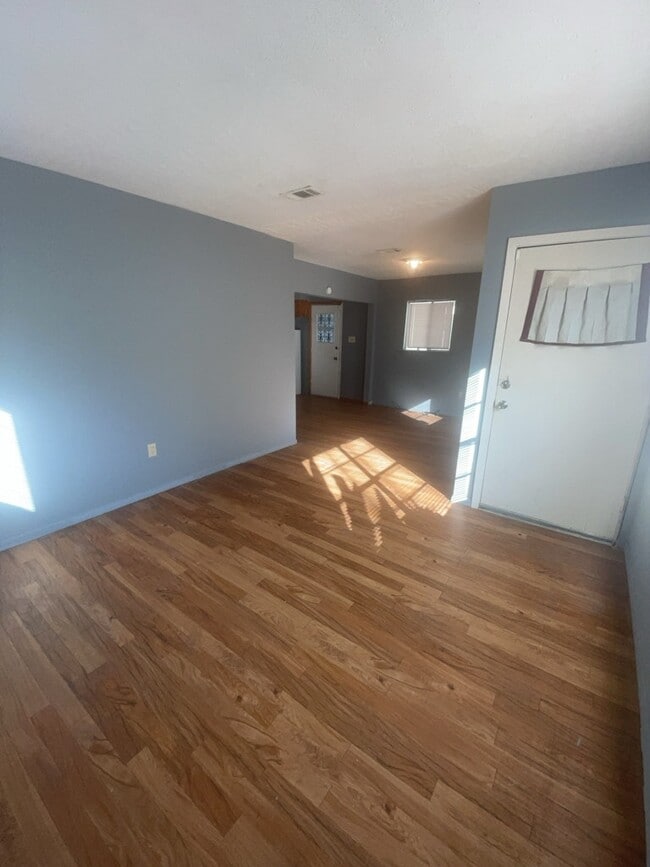 Photo - 3655 Horton St