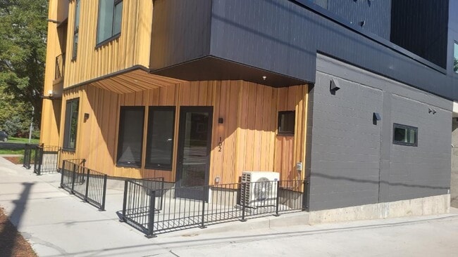 Building Photo - 1601 Park Ave Unit #102 Rental