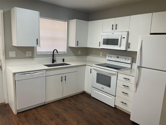 Photo - 2017 Oleander Blvd