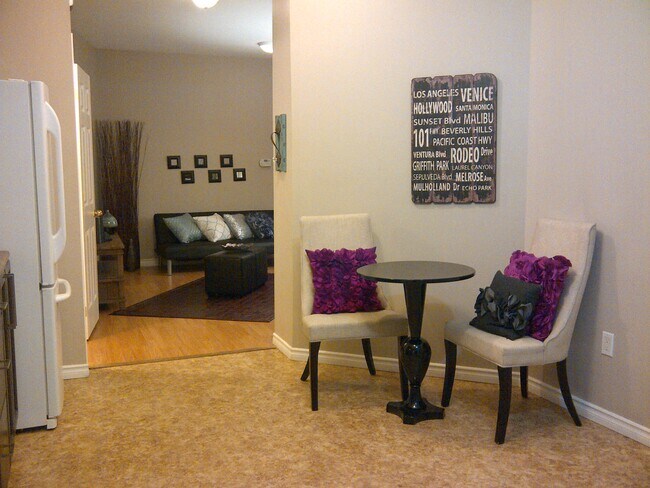 Photo - 310 Riverdale Av Unit Main Lower