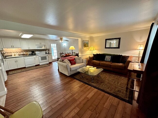 Photo - Lovely 3 bedroom/2 bathroom fully furnished home located in Tanglewood Subdivision