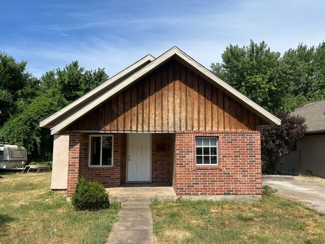 Building Photo - 2 Bed/1 Bath home near Downtown Springfield
