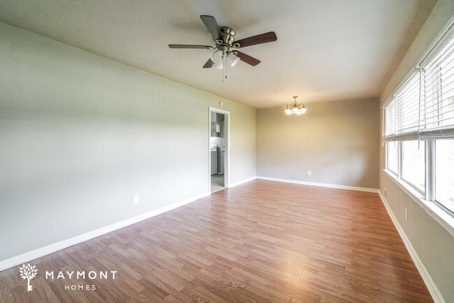 Photo - 933 Clay Rd SW