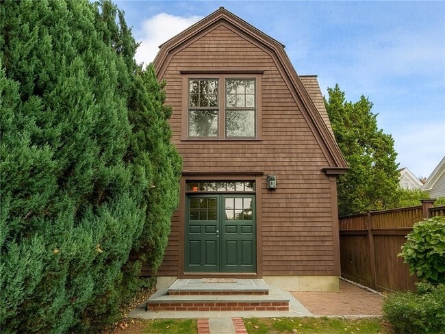 Building Photo - 14 Chestnut St