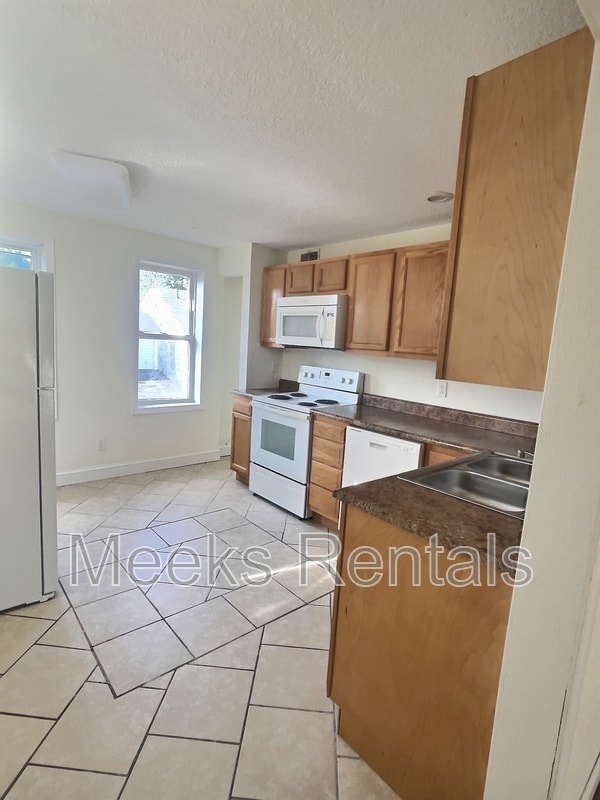 Photo - 414 W 9th Ave