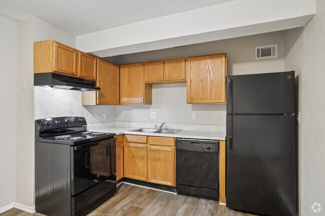 Classic B2 2BR, 1.5BA - 860SF - Kitchen