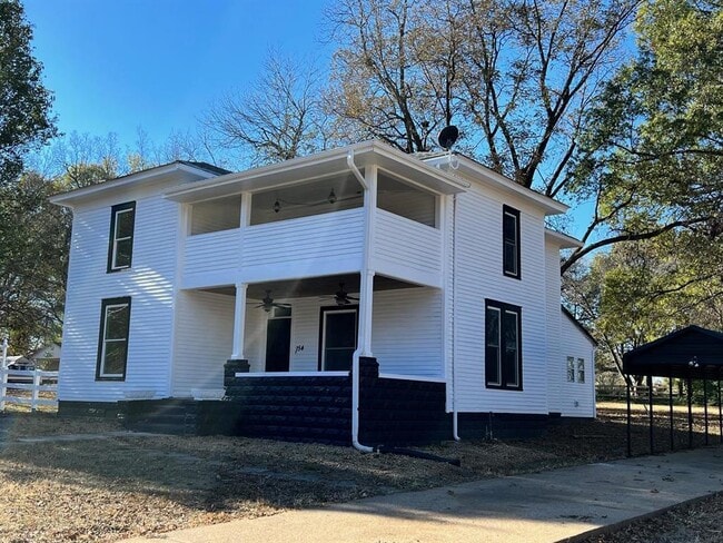 Building Photo - 154 Elm St Rental