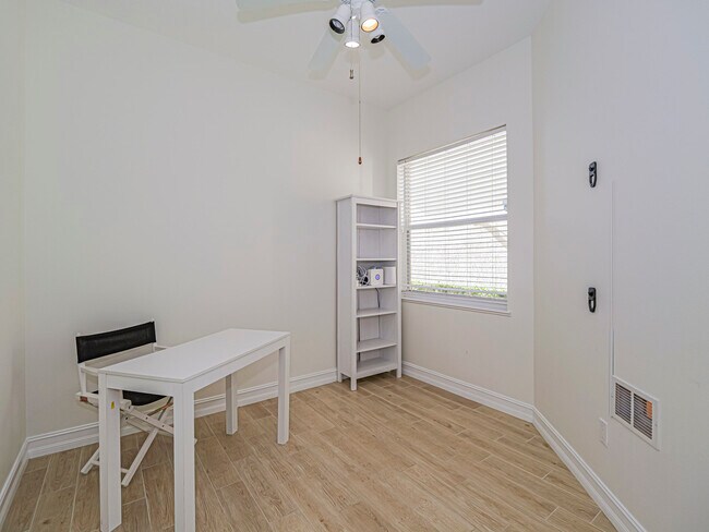 Photo - 1915 Bridgepointe Cir