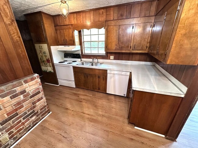 Photo - 3 Bedrooms, 2 Bathroom - House in North Rome!