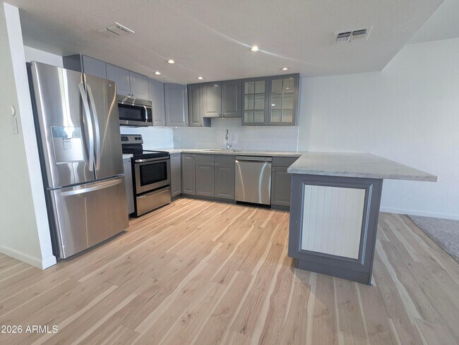 Building Photo - 7910 E Camelback Rd Unit 211