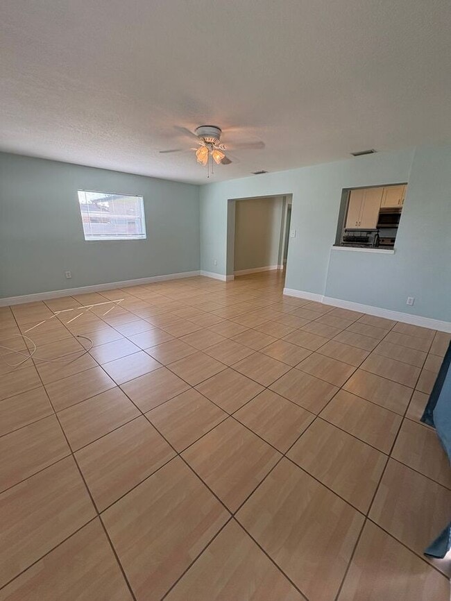 Photo - 3 Bedrooms on a fenced back yard and a sough after school zone Lawn Care included