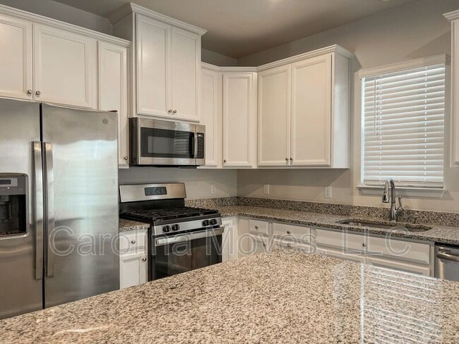 Photo - 415 Huntingdale Pl