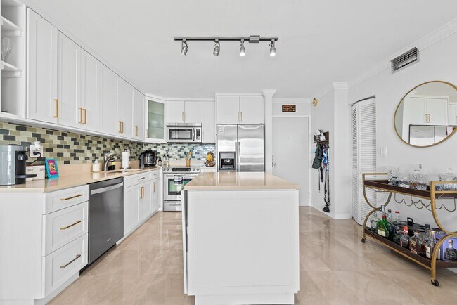 Photo - 600 NE 36th St Unit 606