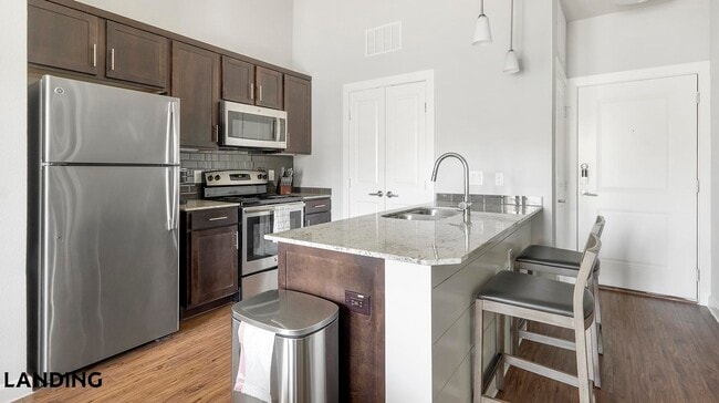 Photo - 4300 Cromwell Dr Unidad 5305