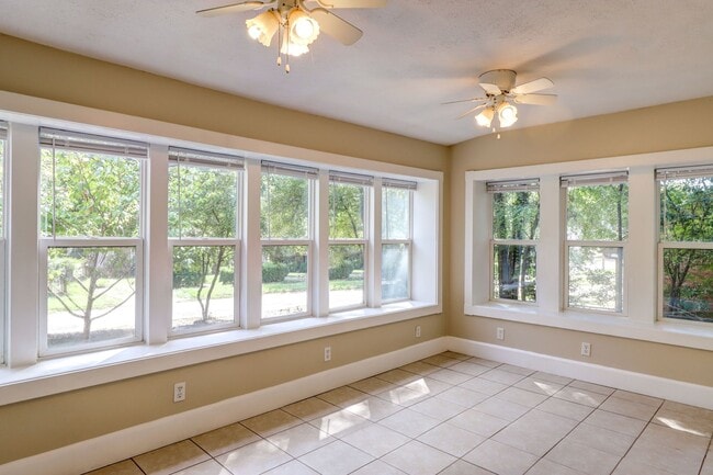 Photo - COMING SOON: 3 Bedroom 1.5 Bathroom House ...