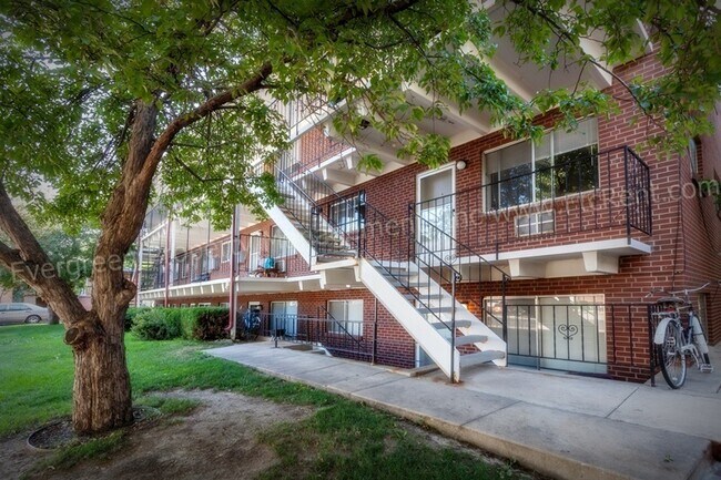 Building Photo - 1109 Alford St Unit 204