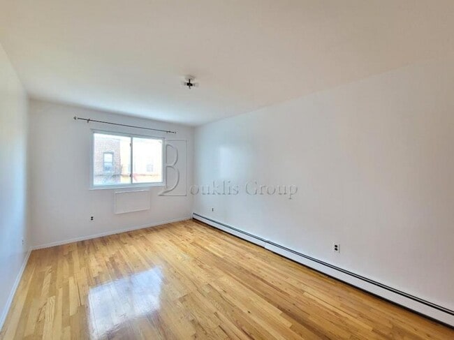 Photo - 3 bedroom in ASTORIA NY 11103 Unit 3