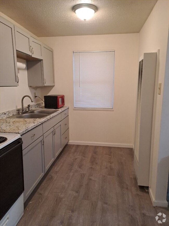 Building Photo - 1026 Southpark Dr Unit 1B Rental