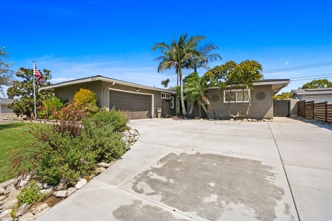 Building Photo - Lovely La Mirada Home