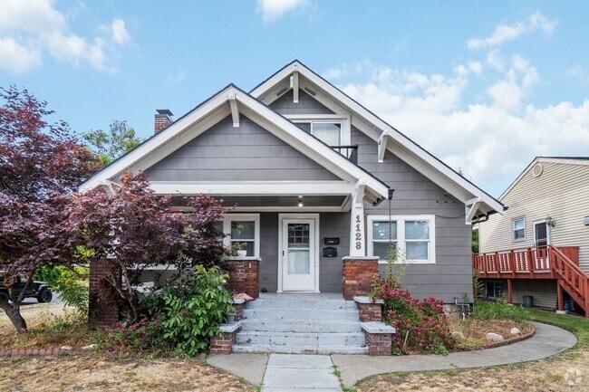Building Photo - Jackson/Jefferson Triplex Unit 1 Rental