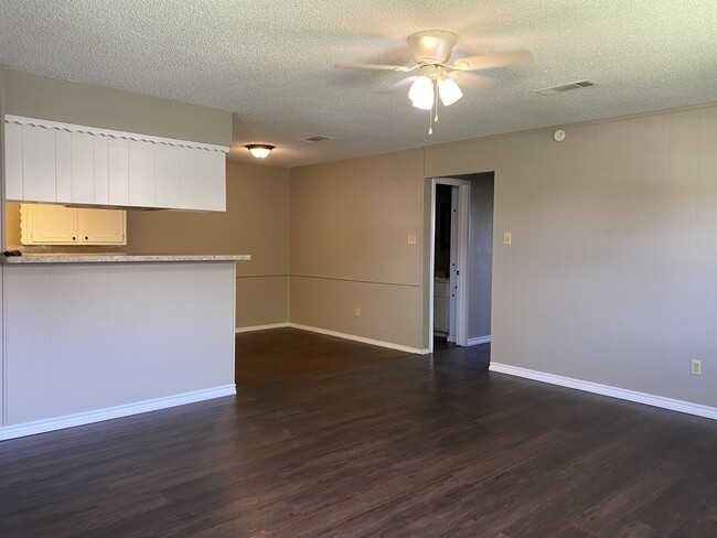 Photo - 136 Meador Ln