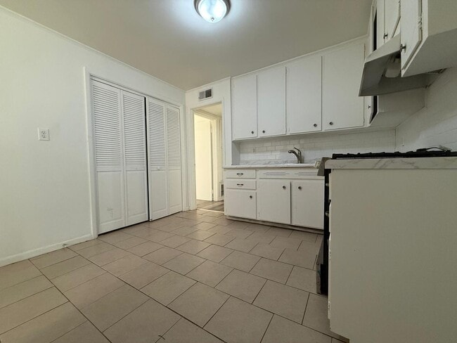 Photo - FOR RENT – AVAILABLE NOW