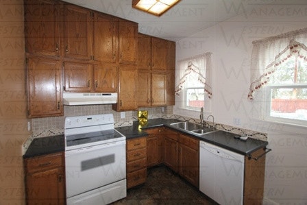 Cocina Parte 1 - 425 Lewis Ave