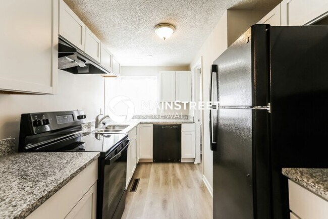 3 Bedroom Pet-Friendly Home in Overland Park, KS with Main Street Renewal
