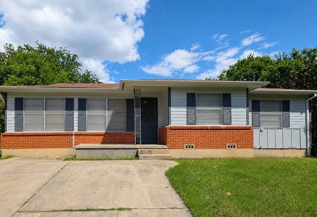 Photo - 1204 Connell Dr