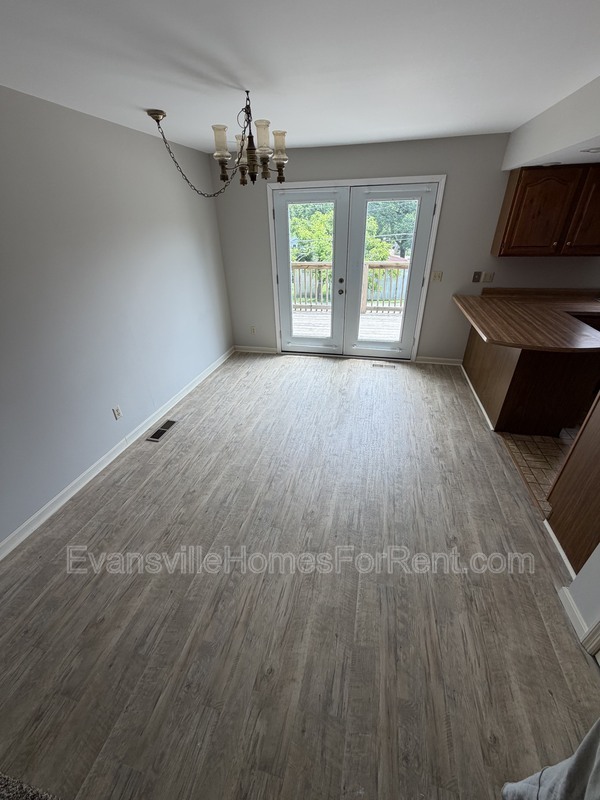 Photo - 400 S Bosse Ave