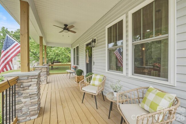 Photo - 2029 Bost St