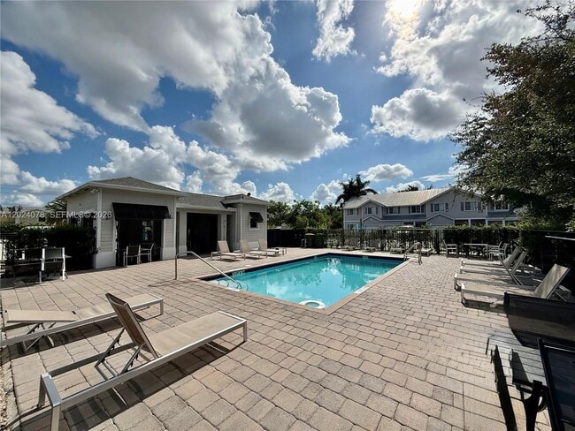 Photo - 906 SE 17th St